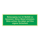 Notausgang nur im Notfall zu benutzen. Diese Wand eintreten /../