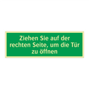 Ziehen Sie auf der rechten Seite, um die Tür zu öffnen