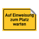 Auf Einweisung zum Platz warten