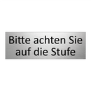 Bitte achten Sie auf die Stufe
