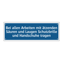 Bei allen Arbeiten mit ätzenden Säuren und Laugen Schutzbrille und Handschuhe tragen