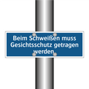 Beim Schweißen muss Gesichtsschutz getragen werden.