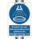 Schalten Sie das Wassersprühsystem während des Entladevorgangs ein.