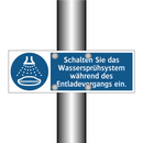 Schalten Sie das Wassersprühsystem während des Entladevorgangs ein.