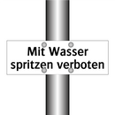 Mit Wasser spritzen verboten