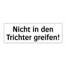 Nicht in den Trichter greifen!