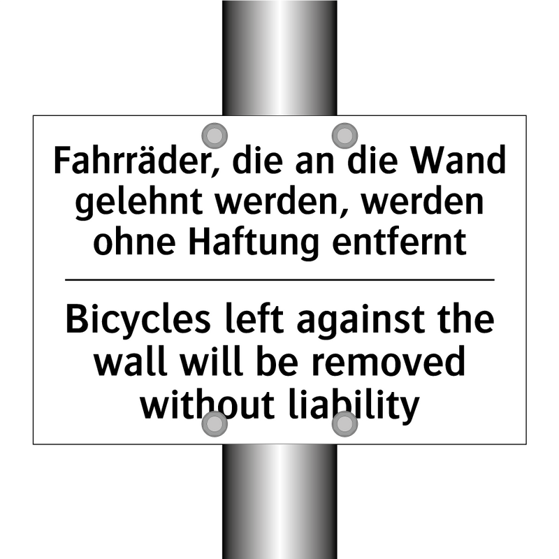 Fahrräder, die an die Wand gelehnt /.../ - Bicycles left against the wall /.../