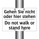 Gehen Sie nicht oder hier stehen/.../ - Do not walk or stand here
