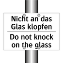 Nicht an das Glas klopfen - Do not knock on the glass