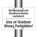 Verwendung von Straßenschuhen /.../ - Use of Outdoor Shoes Forbidden!/.../