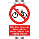 Fahrräder, die an die Wand gelehnt werden, werden ohne Haftung entfernt