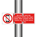 Sie müssen jetzt das wichtigste Treffen des Tages haben. Bitte schalten Sie Ihr Telefon aus; Ihr Kind wartet auf Sie