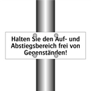 Halten Sie den Auf- und Abstiegsbereich frei von Gegenständen!