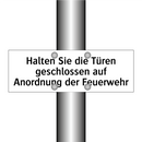 Halten Sie die Türen geschlossen auf Anordnung der Feuerwehr