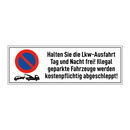 Halten Sie die Lkw-Ausfahrt Tag und Nacht frei! Illegal geparkte Fahrzeuge werden kostenpflichtig abgeschleppt!