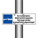 Kurzzeitparkplatz. Widerrechtlich geparkte Fahrzeuge werden kostenpflichtig abgeschleppt!