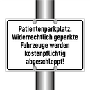Patientenparkplatz. Widerrechtlich geparkte Fahrzeuge werden kostenpflichtig abgeschleppt!