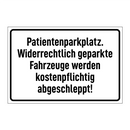 Patientenparkplatz. Widerrechtlich geparkte Fahrzeuge werden kostenpflichtig abgeschleppt!