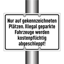 Nur auf gekennzeichneten Plätzen. Illegal geparkte Fahrzeuge werden kostenpflichtig abgeschleppt!