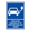 Parken an der Ladestation nur für Elektrofahrzeuge zum Aufladen
