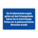Die Straßenverkehrsregeln gelten auf dem Firmengelände. Fahren Sie im Schritttempo. Parken nur in gekennzeichneten Bereichen erlaubt