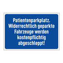 Patientenparkplatz. Widerrechtlich geparkte Fahrzeuge werden kostenpflichtig abgeschleppt!