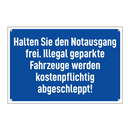 Halten Sie den Notausgang frei. Illegal geparkte Fahrzeuge werden kostenpflichtig abgeschleppt!