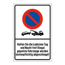 Halten Sie die Ladezone Tag und Nacht frei! Illegal geparkte Fahrzeuge werden kostenpflichtig abgeschleppt!