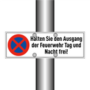 Halten Sie den Ausgang der Feuerwehr Tag und Nacht frei!