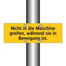 Nicht in die Maschine greifen, während sie in Bewegung ist.