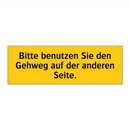 Bitte benutzen Sie den Gehweg auf der anderen Seite.