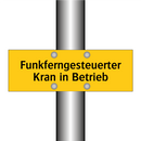 Funkferngesteuerter Kran in Betrieb