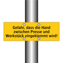 Gefahr, dass die Hand zwischen Presse und Werkstück eingeklemmt wird!