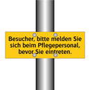Besucher, bitte melden Sie sich beim Pflegepersonal, bevor Sie eintreten.