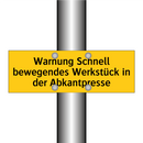 Warnung Schnell bewegendes Werkstück in der Abkantpresse