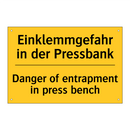 Einklemmgefahr in der Pressbank/.../ - Danger of entrapment in press /.../