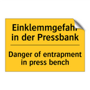 Einklemmgefahr in der Pressbank/.../ - Danger of entrapment in press /.../