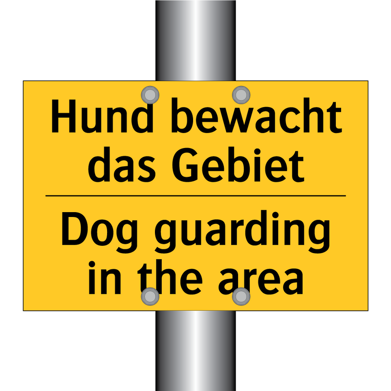 Hund bewacht das Gebiet - Dog guarding in the area