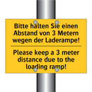 Bitte halten Sie einen Abstand /.../ - Please keep a 3 meter distance /.../
