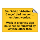 Das Schild "Arbeiten im Gange" /.../ - Work in progress sign must not /.../