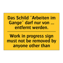 Das Schild "Arbeiten im Gange" /.../ - Work in progress sign must not /.../