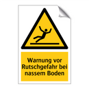 Warnung vor Rutschgefahr bei nassem Boden
