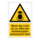Wenn das Licht rot ist, fährt der Verkehrspoller automatisch hoch