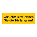 Vorsicht! Bitte öffnen Sie die Tür langsam!